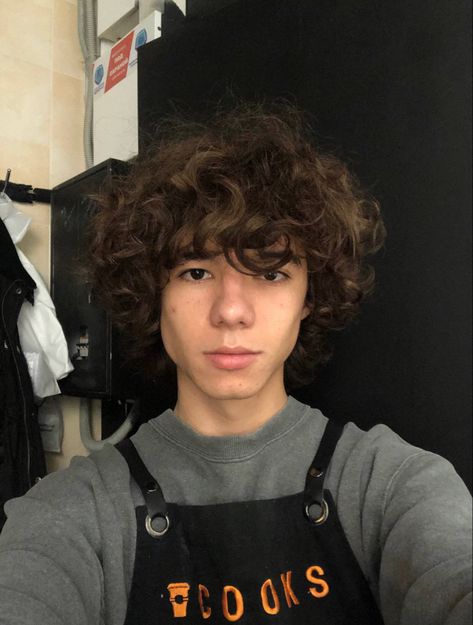 Perm Male Hair, Hollow Cheeks Men, Hollow Cheeks Aesthetic, Hollow Cheeks Male, Curly Hair Male, Curly Hairstyles For Guys, Hollow Cheeks, Masc Hair, Shaggy Curly Hair