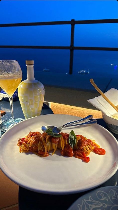 Capri Aesthetic, Restaurant Snap, Food Illustration Design, Yummy Pasta, Capri Italy, Food Babe, Tasty Pasta, Food Is Fuel, Pretty Food