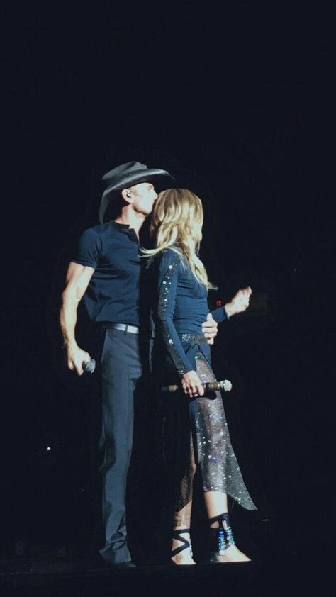 Tim Mcgraw Concert Outfit, Tim Mcgraw Concert, Tim Mcgraw And Faith Hill, Tim And Faith, Tim Mcgraw Faith Hill, Country Love Songs, Faith Hill, Country Singer, Tim Mcgraw