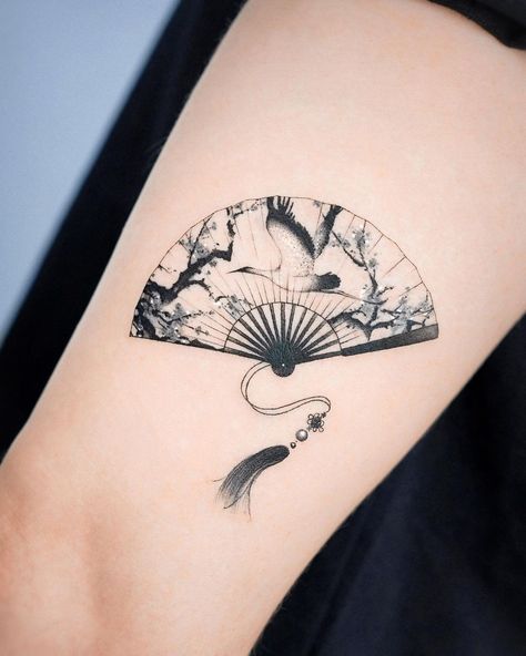 Crane Fan Tattoo, Chinese Fan Tattoo, Asian Fan Tattoo, Traditional Vietnamese Tattoo, Japanese Fan Tattoo, Tattoo Japonais, Tattoo Touch Up, Crane Flying, Henne Tattoo