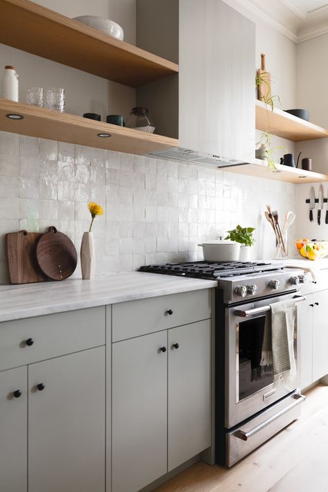 CLASSON RESIDENCE — Shapeless Studio Architecture & Interiors Brooklyn Kitchen, Warm Kitchen, Minimal Kitchen, Zellige Tile, Kitchen Tiles, White Cabinets, Küchen Design, Kitchen Backsplash, Dream Kitchen