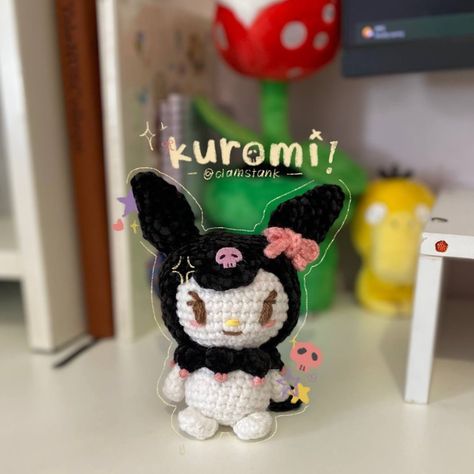 turned out better than expected tbh, i love the combo of milk cotton and velvet yarn 🖤🎀 yarn: 5ply milk cotton and velvet yarn @memo.arthouse pattern: hello kitty crochet book by mei li lee tags: #crochet #amigurumi #crochetinspiration #crocheted #crocheter #crocheting #amigurumis #crochetaddict #crochetersofinstagram #sanrio #kuromi #sanriocrochet #kuromicrochet Velvet Yarn Beanie, Hello Kitty Crochet, Crochet Book, Velvet Yarn, Crochet Books, Sanrio Kuromi, Crochet Yarn, Crochet Amigurumi, Slime