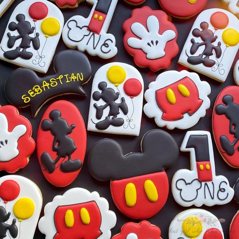 Mickey And Friends Cookies, Mickey Mouse Birthday Cookies, Friends Cookies, Mickey Cookies, Mickey Birthday Cakes, Royal Cookies, Cookie Gram, Sugar Cookie Designs, Mickey Birthday