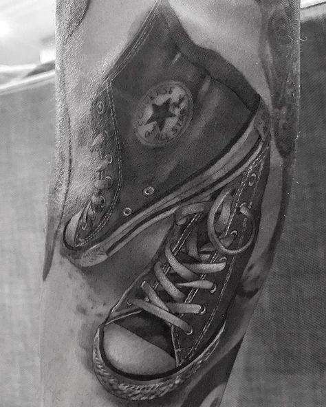 Chuck Taylor Tattoo, Wiz Khalifa Tattoos, Tattooed Female, Taylor Tattoo, American Celebrities, Explore Tattoo, Draw Ideas, Wiz Khalifa, Taylor S