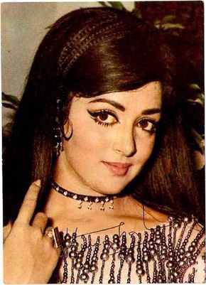 Bollywood Makeup, Hema Malini, Retro Bollywood, Bollywood Hairstyles, Bollywood Outfits, Vintage Bollywood, Dream Girl, Indian Bollywood, Bollywood Actors