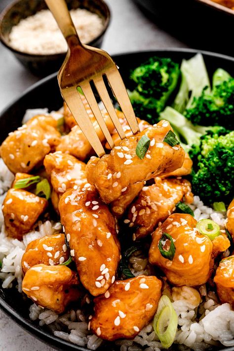 Healthy Honey Sesame Chicken Recipe - Haute & Healthy Living Low Calorie Chicken Tenderloin Recipes, Baked Sesame Chicken Recipe, Chicken Tender Recipes Healthy, Healthy Chinese Chicken, Healthy Asian Chicken, Sesame Ginger Chicken, Sesame Chicken Sauce, Honey Sesame Chicken Recipe, Sesame Chicken Crockpot