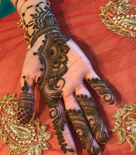 17+ Beautiful Hartalika Teej Mehndi Designs 2018 🔥🔥🔥  #diagonalmehndi #belmehndi #latestmehndi #teejmehndi #henna #hennaart #hennadesign Hartalika Teej, Flower Mehndi Design, Mehandi Design For Hand, Flower Mehndi, Mahendi Designs, Simple Arabic Mehndi Designs, Mehendi Art, Heena Design, Henna Mehndi Designs