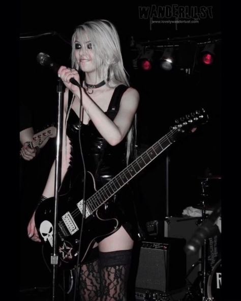 Taylor Momsen Outfits, Taylor Momsen Style, Taylor Momson, Taylor Michel Momsen, Rock Look, Jenny Humphrey, Pretty Reckless, Rockstar Aesthetic, Rock Girl