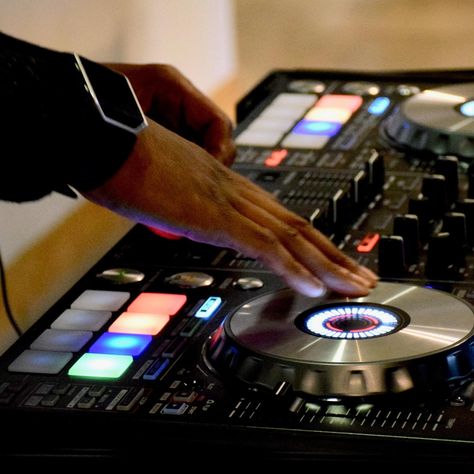 Here’s the list of the reasons you should consider a corporate event DJ for your event. Dj Event, Bridal Expo, Professional Dj, Bay Photo, Pioneer Dj, Disc Jockey, Types Of Music, Business Events, Event Organization