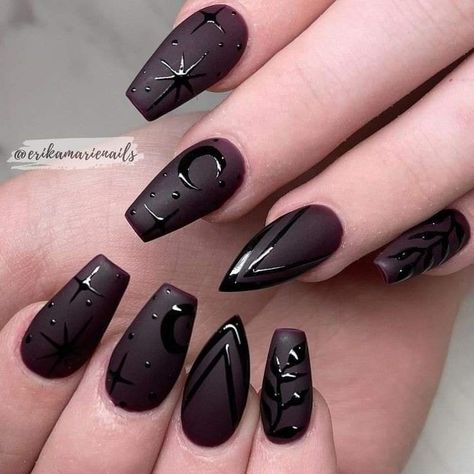 Witchy Dip Nails, Wiccan Nails Designs, Moody Valentines Day Nails, Winter Witch Nails, Witch Craft Nails, Gothic Coffin Nail Ideas, Witchy Nails Coffin Shape, Witchy Winter Nails, Pagan Nail Art