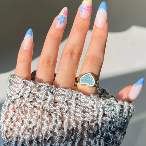 Press On Nails Blue With Flowers Easy To Apply Reusable Nwt Latest Nails, May Nails, Summery Nails, Classy Acrylic Nails, Pastel Nails, Dipped Nails, Dream Nails, Floral Nails, Chic Nails