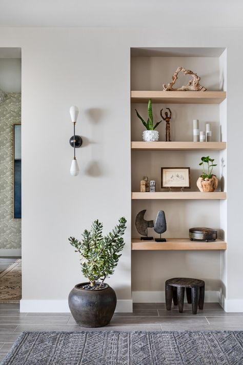 In a Speedy 10 Weeks, Denise Morrison Worked All the Angles of This White-Box Apartment | Architectural Digest Wall Niche Ideas, Recessed Wall Niche, Niche Shelves, Niche Decor, Recessed Shelves, Wall Niche, Recessed Wall, Hus Inspiration, Living Room Inspo