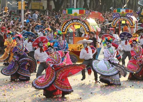 People dressed as skeletons and Mexican popular character Catrina participate in a parade to mark the Day of the Dead in Mexico City, Mexico on Saturday. The Calavera Catrina, or 'Dapper Skeleton', is the most representative image of the Day of the Dead, a indigenous festivity that honours ancestors Dressed Skeletons, Dapper Skeleton, Vintage Witch Photos, Mexico Festival, Day Of The Dead Mexico, Day Of The Dead Festival, Mexican Festival, Mexico People, Dia De Los Muertos Decorations Ideas