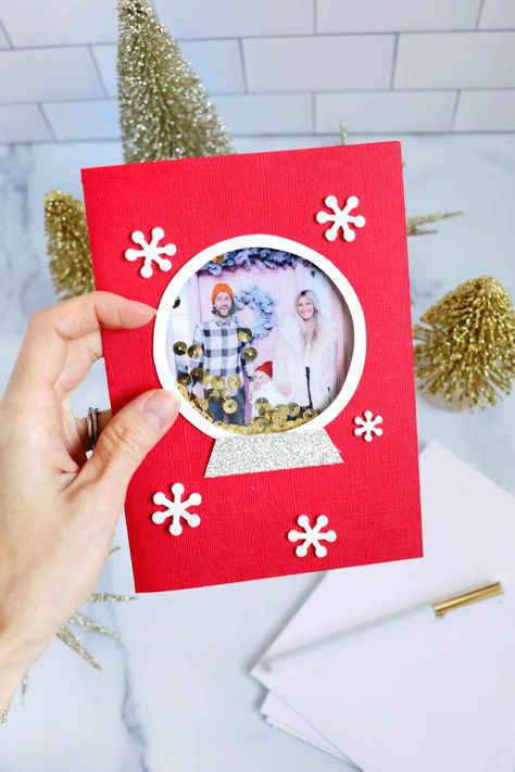 Snow Globe Cards, Picture Snow Globe, Photo Cards Diy, Snow Globe Crafts, Snowflake Sticker, Diy Snow Globe, A Beautiful Mess, Crafts With Pictures, Diy Christmas Cards