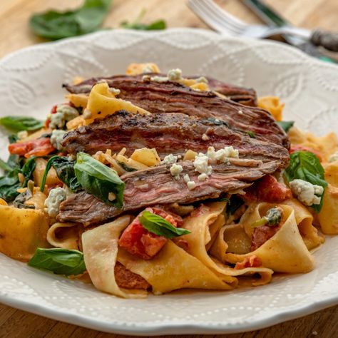 Steakhouse Pasta Pioneer Woman, Steakhouse Pasta, Pastas Recipes, Pappardelle Pasta, Ree Drummond, Skirt Steak, Pasta Recipe, Pioneer Woman, Blue Cheese