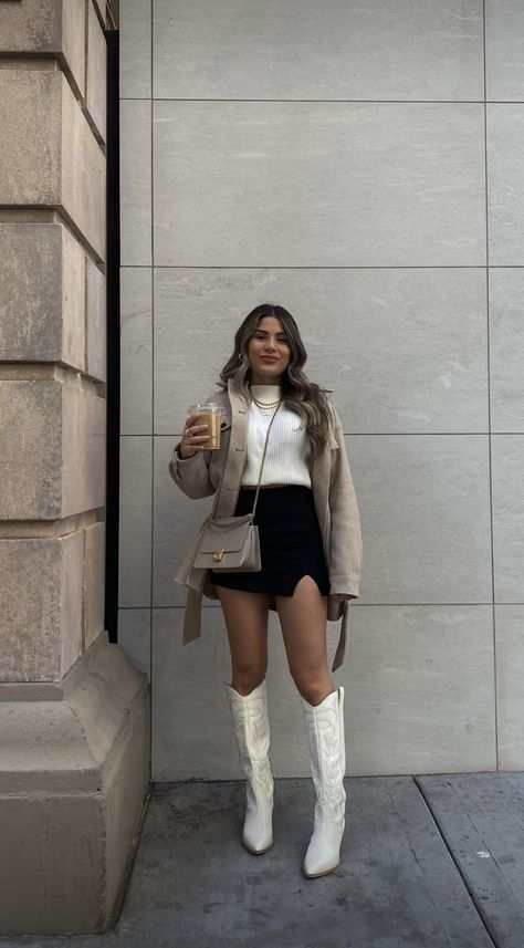 Las Vegas Outfit, Vegas Outfit, Bachelorette Outfits, Trendy Fall Outfits, Tshirt Outfits, Casual Winter Outfits, Outfit Inspo Fall, Country Outfits, Winter Outfits Women