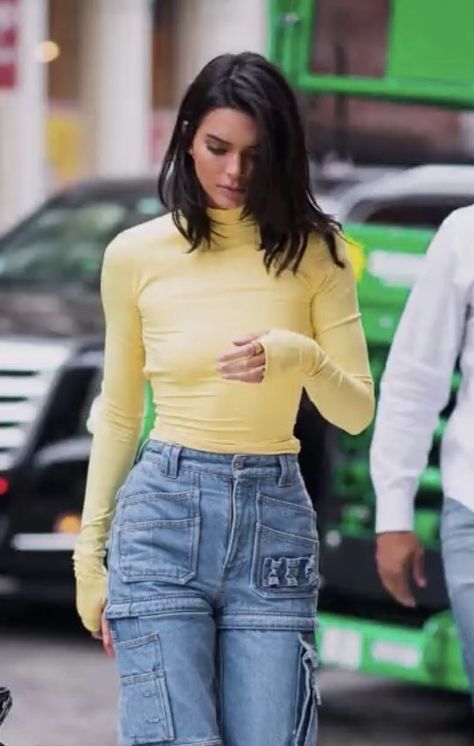 Kendall Jenner Layered Hair, Kendall Jenner Short Hair, Kendall Jenner Shorts, Kendall Jenner Hair, Summer Haircut, Jenner Hair, Side Part Hairstyles, Summer Haircuts, Wavy Haircuts