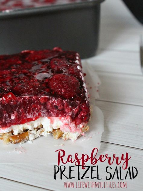 Pretzel Salad Dessert, Raspberry Pretzel Salad, Raffaello Dessert, Raspberry Recipes Dessert, Raspberry Salad, Perfect Christmas Dessert, Raspberry Desserts, Coconut Dessert, Pretzel Salad