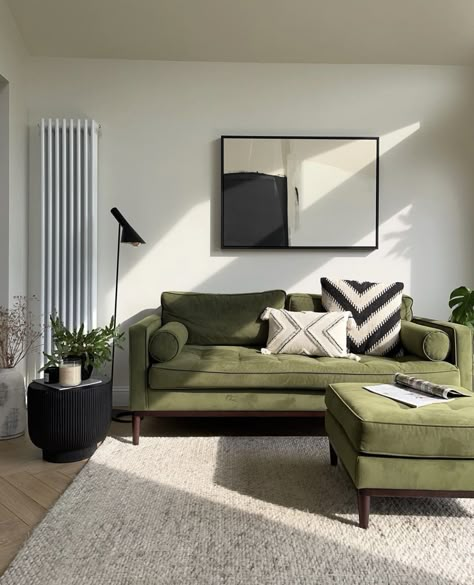 Green Couches, Scandi Industrial, Green Couch Living Room, Green Sofa Living, Green Sofa Living Room, Sofa Design Ideas, Green Couch, Beige Living Rooms, Green Sofa