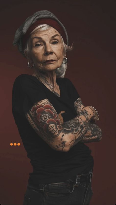 Older Women With Tattoos, Old Women With Tattoos, Silver Haired Beauties, Punk Woman, Grey Hair Inspiration, Tattoed Women, Beautiful Gray Hair, Goth Women, Punk Rocker