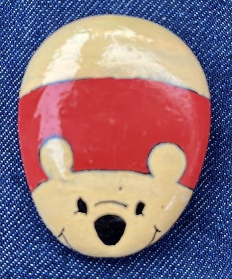 Disney Character Painted Rocks, Paint Rocks, Disney Print, Rock Artists, Painted Rocks Craft, Rock Ideas, Paint Rock, Kindness Rocks, Rock Crafts