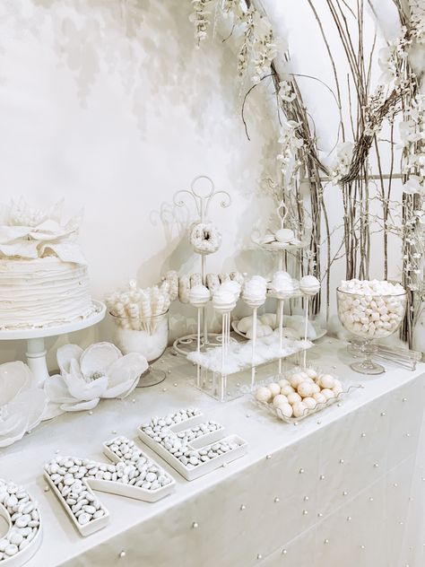 Winter Onederland Table Set Up, All White 1st Birthday Party, Winter Themed One Year Old Party, White Christmas Birthday Party, All White First Birthday Party, Winter Birthday Food Ideas, Winter One Year Old Birthday Parties, Winter Onederland Food Ideas, 1st Birthday Party Ideas Winter