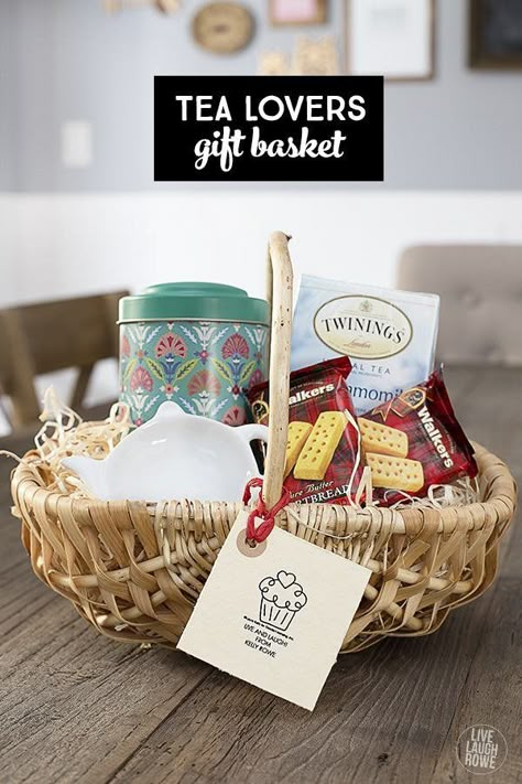 Gift baskets are a great way to create a personalized gift for someone you love. Gift Baskets are always SO fun to receive and give! Prize Baskets, Tea Lovers Gift Basket, Diy Christmas Baskets, Christmas Gift Baskets Diy, Ideas Regalos, Creative Christmas Gifts, Themed Gift Baskets, Game Prizes, Diy Gift Baskets