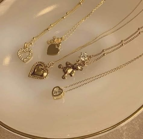 Good Necklace Aesthetic, Trendy Silver Necklaces, Accserios Aesthetic, Light Academia Jewelry, Elegant Gold Jewelry, Aesthetic Gold Jewelry, How To Have Style, En Route Jewelry, Evry Jewels