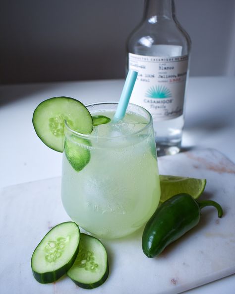 Skinny Spicy Cucumber Margarita – Elyse Wellness Spicy Cucumber Margarita, Cucumber Margarita, Cucumber Cocktail, Spicy Cucumber, Icee Recipe, Flavored Margaritas, Jalapeno Margarita, Spicy Margarita, Tequila Drinks