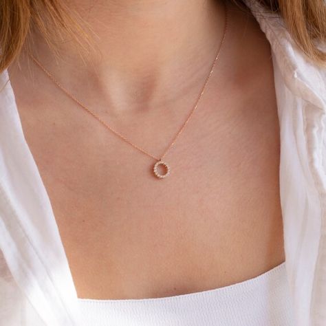 Round Necklace Gold, Rose Gold Jewellery Necklace, Latest Pendant Designs, Wishbone Necklace Gold, Rose Gold Circle, Optical Design, Gold Circle Necklace, Circle Jewelry, Evil Eye Necklace Gold