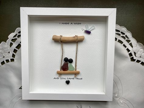 Sea Glass Love Art, Seaglass Art Couple, Seaglass Picture Ideas, Sea Glass Family Art, Seaglass Picture, Seaglass Ideas, Sea Glass Art Diy, Coastal Crafts, Sea Glass Art Projects