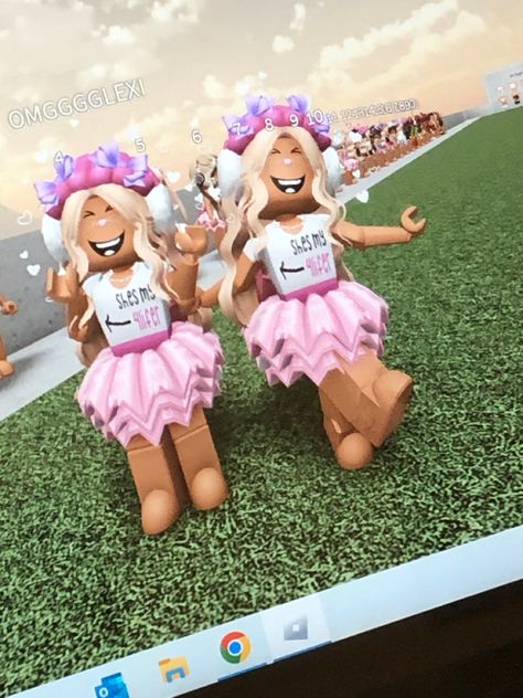 Preppy Bff Pfp, Preppy Matching Pfp, Yt Wallpaper, Preppy Roblox Pfp, Bff Profile, Roblox Besties, Roblox Preppy, Preppy Pfps, Preppy Roblox