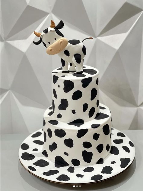 Cake Cow, 2nd Birthday Cake Boy, Cow Print Cakes, Cow Birthday Cake, Barn Wedding Cakes, Birthday Cow, Barnyard Cake, Cow Cake, Cow Birthday Parties