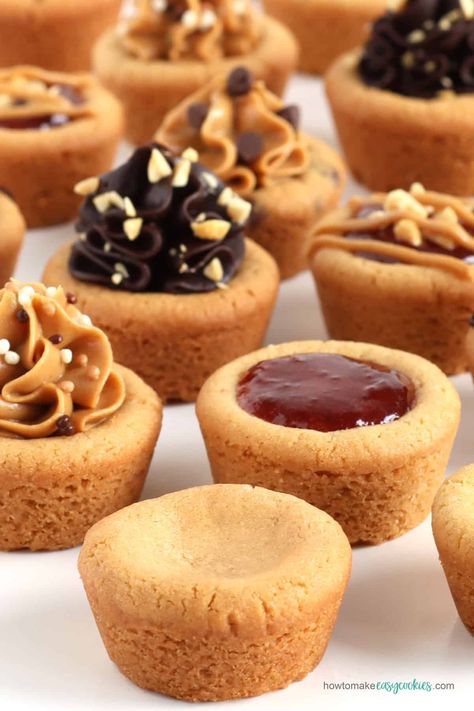 It is so easy to make soft and chewy peanut butter cookie cups which can be served plain or topped with chocolate ganache frosting, creamy peanut butter, or jelly. Buttery Ganache Cookie Cups, Peanut Butter Cups Cookies, Peanut Butter Cookie Cups, Peanut Butter Jelly Cookies, Peanut Butter Chip Cookies, Chocolate Oatmeal Bars, Xmas Cookie, Cookie Cups Recipe, Homemade Peanut Butter Cups