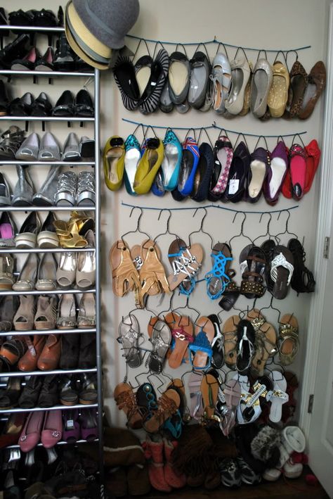 Diy Shoe Organization, Rak Sepatu Diy, Diy Shoe Rack Ideas, Shoes Hanging, Closet Transformation, Shoe Storage Ideas, Diy Shoe Storage, Shoe Hanger, Space Saving Hacks