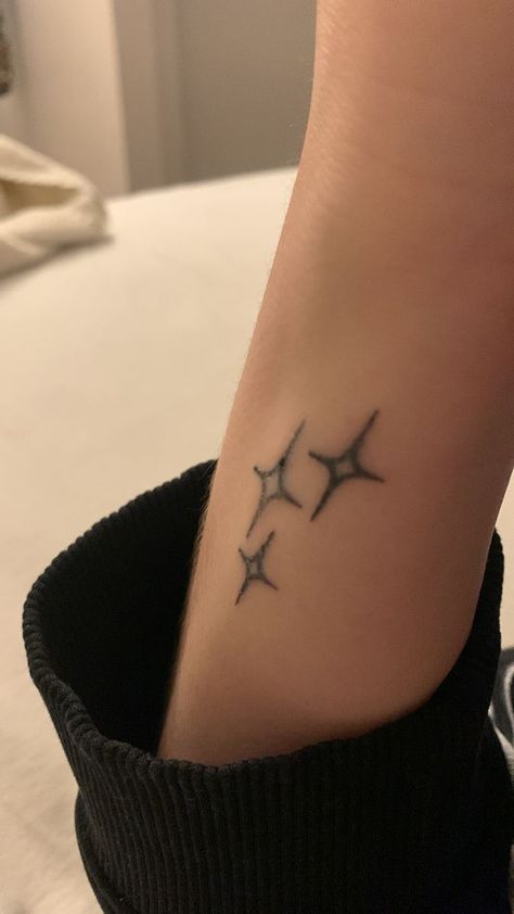 #tattoo, #tattoos, #inked, #tattooart, #tattooedwomen, #tattooedguys, #tattooinspiration, #tattooideas, #tattooworldwide, #tattoosociety, #InkLaughs, and #TattooFails​ Aesthetic Star Tattoo Ideas, Y2k Stars Tattoo, Mens Grunge Tattoo, Thick Star Tattoo, Men’s Star Tattoo, Star Tattoos Sleeve, Stars Tatoos Ideas, Stars Tattoo Men, Tattoo Stars Men