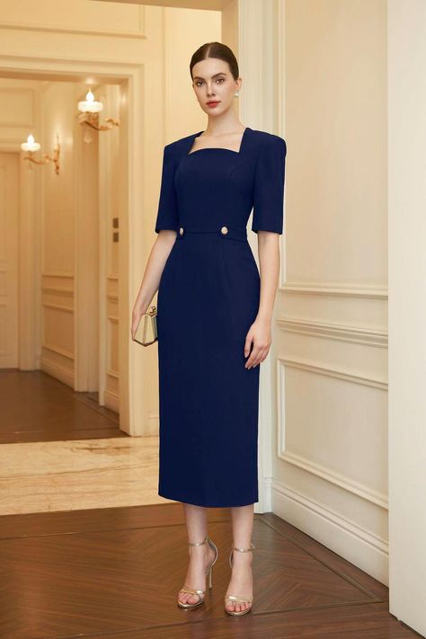 Modest Petite Fashion, Sheath Dress Work, Formal Chic, Corporate Attire, Corporate Outfits, Life Tips, Looks Chic, Fashion Tips For Women, Beauty And Lifestyle