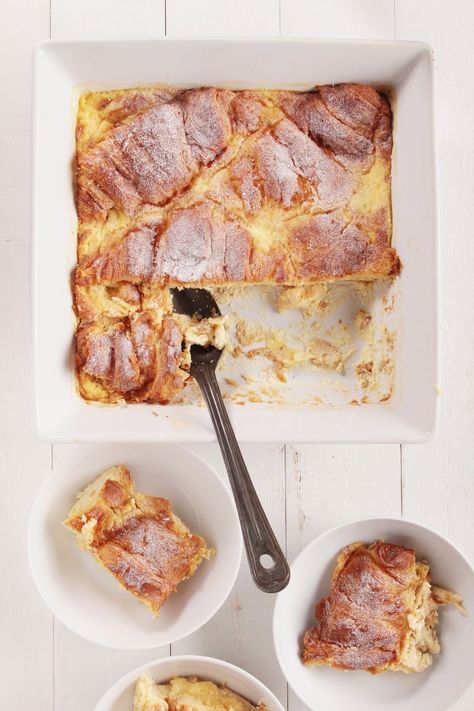 Brioche Bread and Butter Pudding by James Martin is a delectable treat that includes buttery croissants, whiskey-soaked sultanas, and creamy vanilla custard, Brioche Bread And Butter Pudding, Croissant Bread Pudding, Croissant Bread, Cream Cheese Crescent Rolls, Butter Croissant, Butter Pudding, Croissant Recipe, Brioche Bread, Bread And Butter Pudding