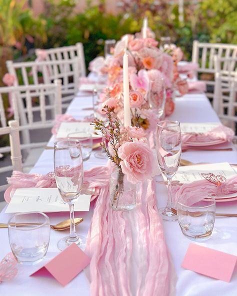 Slide to see butterflies flutter, bringing joy with their whimsical flight, a delightful sight at the butterfly themed baby shower tablescape created by us 🦋 👉 DMs to sprinkle some magic on your next event! #eventdecor #babyshower #picnictable #tablescape #babyshowerideas Quince Ideas Themes, Baby Shower Tablescapes, Baby Shower Sweets Table, Butterfly Baby Shower Cake, Bridal Shower Tablescape, Peppa Pig Party Decorations, 15th Birthday Decorations, Pink Table Decorations, Whimsical Baby Shower