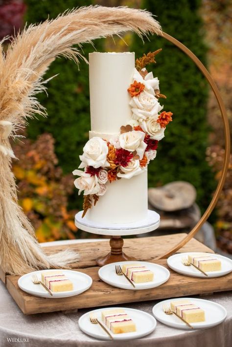 Floral Cake Decorating, Orange Wedding Cake, Wedding Cake Setting, Wedding Cake Flowers, Boho Wedding Cake, Boho Cake, Burnt Orange Weddings, Wedding Cake Tops, Wedding Cake Ideas