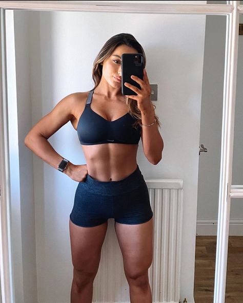 52kg Woman, Strong Body Women Motivation, Strong Women Body, Strong Woman Body, Krissy Cela, Strong Women Fitness, Modele Fitness, Squat Challenge, Fitness Inspiration Body