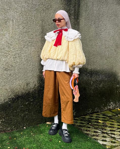 Ms. Spongebob Squarepants at yer service 🫡🧽 image reference is attached in the last slide 🤝🏼 outfit deetz: white top —— @beanthescene yellow outer blouse —— thrifted pants —— @dickies x @nikoand_official shoes —— @adorableprojectsofficial bag —— @zoolazela . . . . . . . . outfit rotation. outfit repeater. layering style. modest fashion. semi maximalist. multiway fashion. casual look. vintage clothing. secondhand fashion. outfit inspo. style inspiration. spongebob inspired. Colourful Fits, Spongebob Clothes, Spongebob Outfit, Grandma Outfit, Thrifted Pants, Maximalist Outfit, Maximalist Outfits, Outfit Rotation, Grandma Clothes