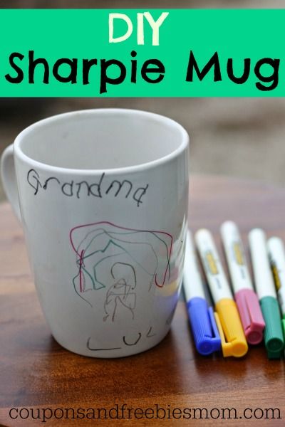 Easy DIY Sharpie Mug Homemade! Inexpensive, personalized gift idea that kids can make, using markers! It's sure to be a treasured family favorite gift! And it's so simple! You'll wonder why you haven't been making these for years! Check out how easy it is here! Homemade Mugs Diy, Grampy Gifts Diy, Homemade Christmas Gifts From Grandkids, Personalized Gifts For Grandma, Handmade Gifts From Kids, Homemade Gifts From Kids, Diy Christmas Gifts For Grandma, Homemade Christmas Gifts From Kids, Diy Gifts From Kids