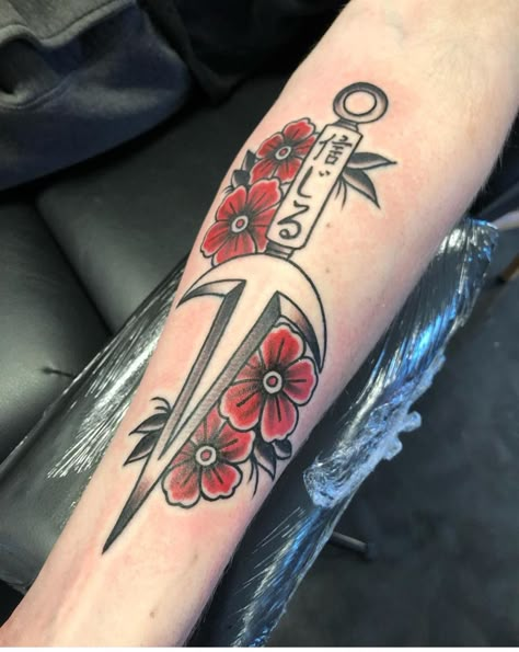 Minato Kunai Tattoo, Minato Tattoo, Kunai Tattoo, Best Japanese Tattoo, Naruto Tattoos, Japanese Tattoo Artist, Fox Tattoo Design, Naruto Tattoo, Pokemon Tattoo