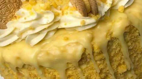 Lemon Crunch Cake Recipe, Lemon Crunch Cake, Lemon Crunch, Oxtail Stew, Butter Rum, Kentucky Butter Cake, Buttermilk Cornbread, Pudding Cheesecake, Crunch Cake