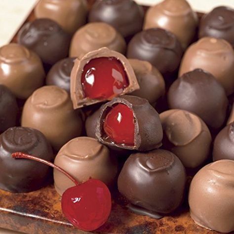 Chocolate covered cherries are really easy to make. Just a few simple steps and you can make this luscious, candy treat... DIY Chocolate Covered Cherries ~ anything covered in chocolate is divine, when you're ready to wrap and package, impress with red candy foils and cute little candy boxes. Even people who say they don’t like chocolate covered cherries like these! Candy Stores, Resepi Biskut, Chocolate Candies, Candy Recipes Homemade, Christmas Candy Recipes, Chocolate Covered Cherries, Cherry Recipes, Gourmet Chocolate, Homemade Candies