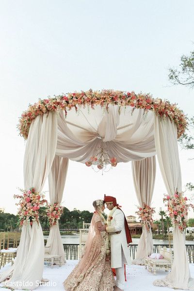 Indian couple photography at the end of wedding ceremony http://www.maharaniweddings.com/gallery/photo/112182 @obsevents @Eventricsw @allearsnet/four-seasons-orlando-at-walt-disney-world-resort @castaldostudio/castaldo-studio-artistic-album-design Outdoor Wedding Ideas Indian, Morning Wedding Decor Indian, Boho Mandap Decor, Morning Indian Wedding, Mandap Designs Outdoor, Vidhi Mandap Indian Weddings, Outdoor Indian Wedding Mandap, Mandap For Wedding, Indian Wedding Mandap Decorations