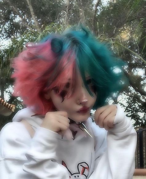 Floofy Hair, Half And Half Hair, Cotton Candy Hair, Short Scene Hair, Aesthetic Hairstyles, Wolf Haircut, Short Grunge Hair, Candy Hair, Hairstyle Idea