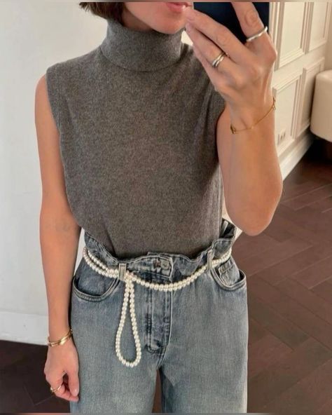 Common Fashion Mistakes That Instantly Age Your Look Pearls Outfit Casual, Pearl Jeans Outfit, City Outfits, Fashion Mistakes, Outfit Inspo Fall, Style Mistakes, Basic Outfits, Fall Looks, Fashion Details