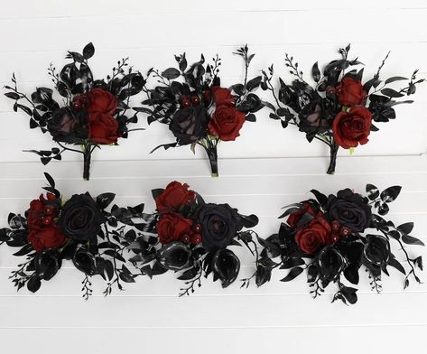 No EXIF Black Burgundy Wedding, Gothic Wedding Bouquet, Burgundy Wedding Bouquet, Black Red Wedding, Wedding Burgundy, Burgundy Roses, Maroon Wedding, Pinterest Ideas, Eye Makeup Designs